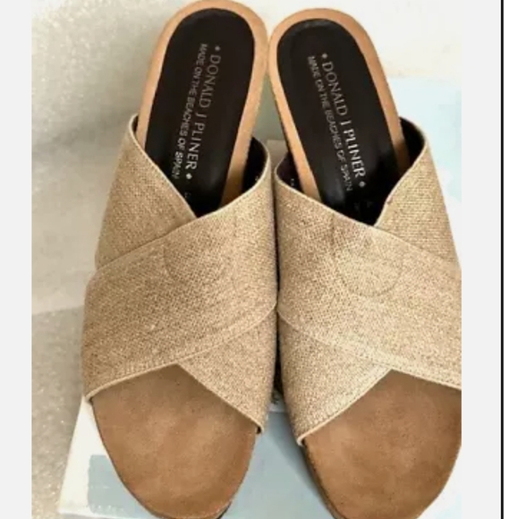 DONALD PLINER Crisscross Slip-On Wedge Sandals NWT - Picture 3 of 6